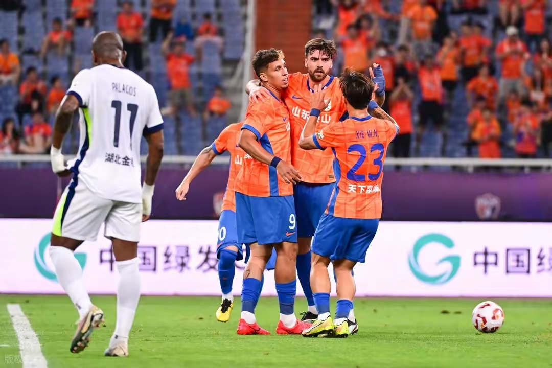 兰博电竞官方网站-意大利杯赛程吃紧，上海海港今晚回应争议，信心回归，训练强度明显提升(上海海港最新消息)