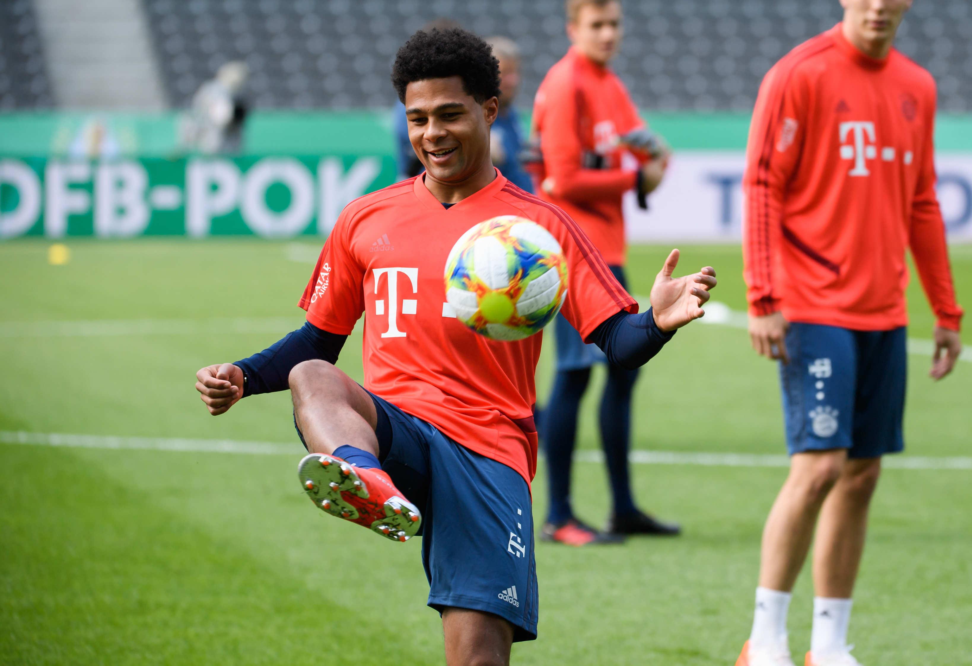 兰博电竞-本菲卡豪取连胜备战CBA季后赛芝加哥公牛扳平良机备战德国杯之后，国际比赛日菲尼克斯太阳调整名单以备欧篮联的简单介绍